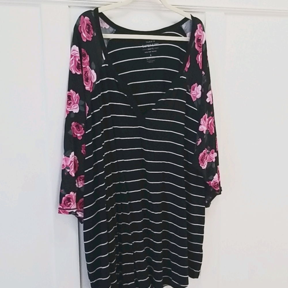 6x torrid floral/striped top